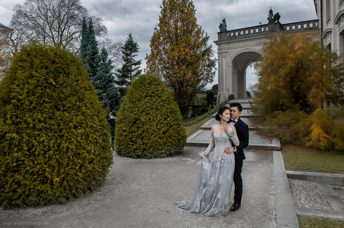 Pre wedding in Prague in a rainy November day 03