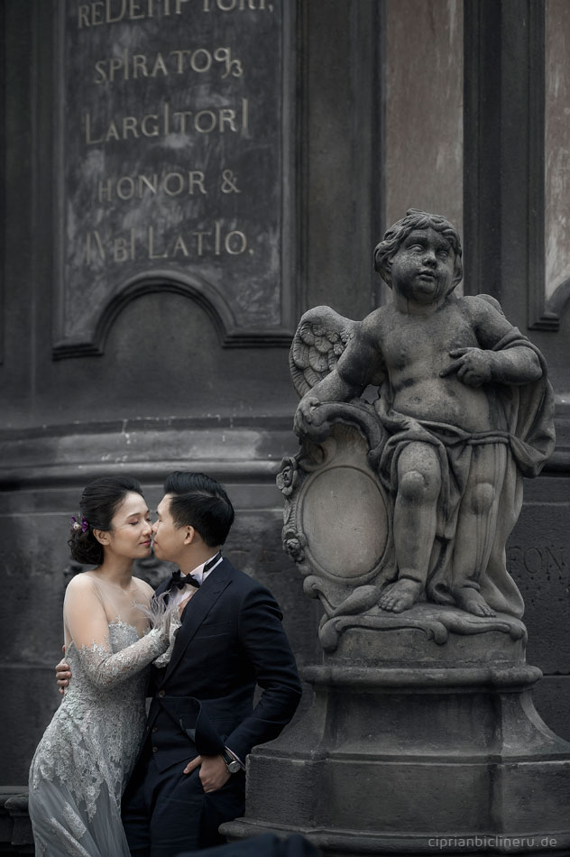 Pre wedding in Prague in a rainy November day 05