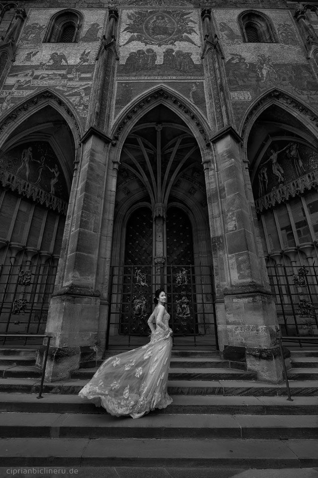 Pre wedding in Prague in a rainy November day