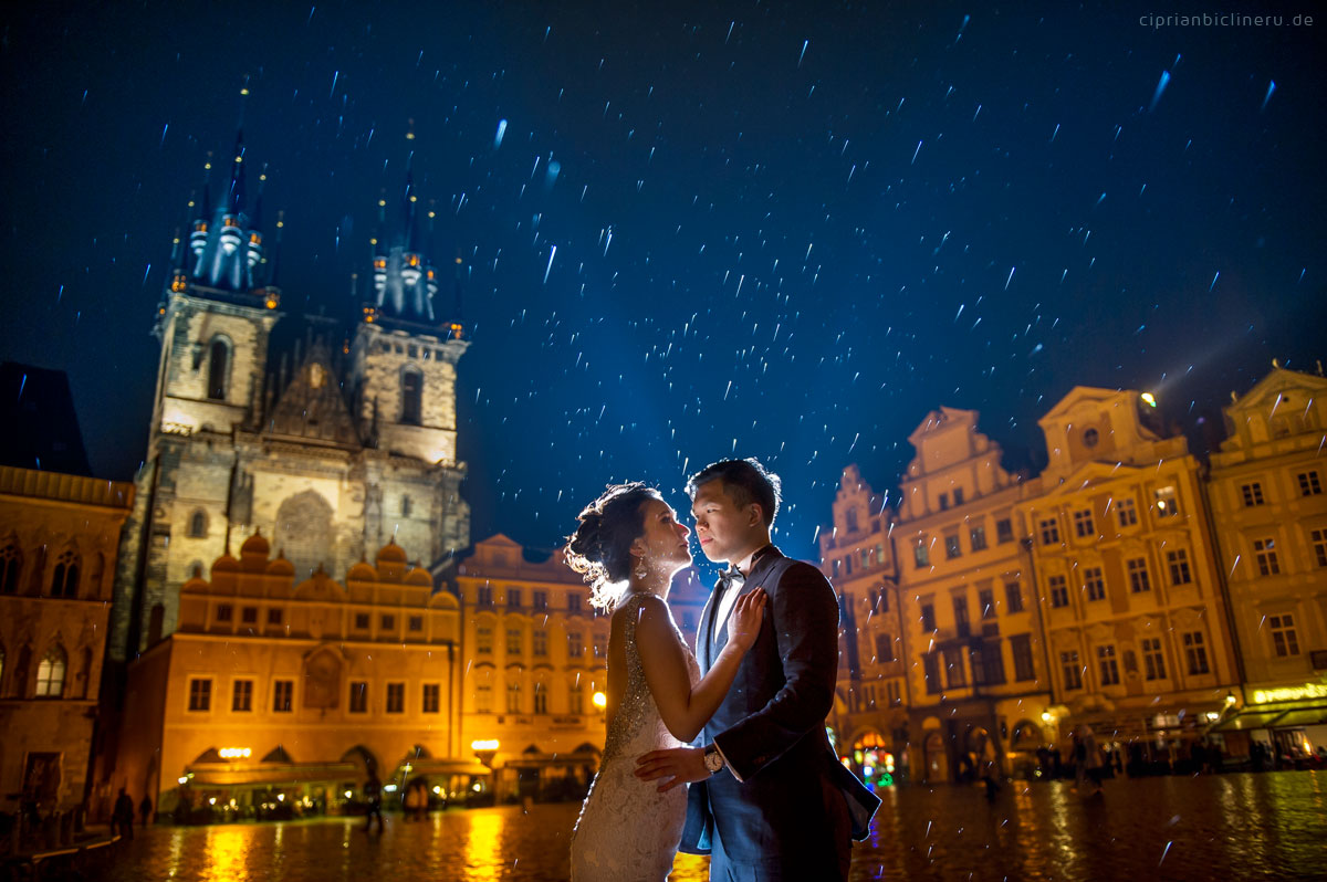 Pre wedding in Prague in a rainy November day