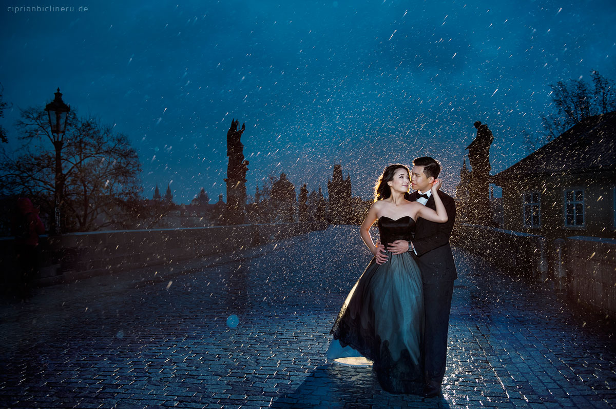 Pre wedding in Prague in a rainy November day