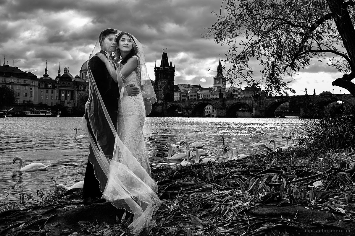 Pre wedding in Prague in a rainy November day